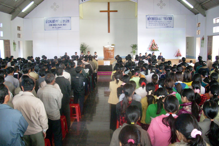 คณะกรรมการชี้นำเขตที่ราบสูงเตยเงวียนเยี่ยมเยือนและอวยพรคริสตศาสนิกชน